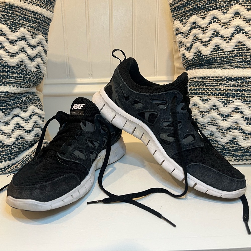 Nike Free Run 2, Size 6.5Y - Gently Worn, Great Condition!
